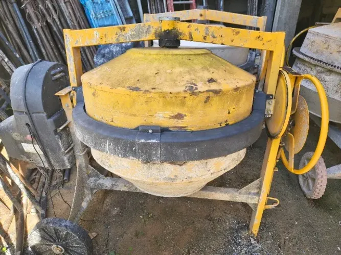 Betoneira Menegotti 400L