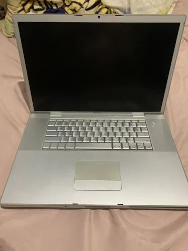 MacBook Pro 17 2008 a1261 defeito na placa de vídeo sucata
