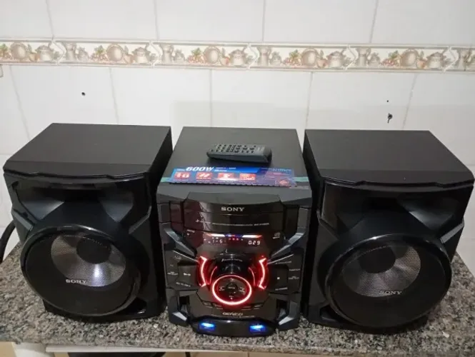 Som Sony - Potente - Usb, Rádio, Cd/mp3 e Aux. OBS: Não tem Bluetooth - Está novinho.