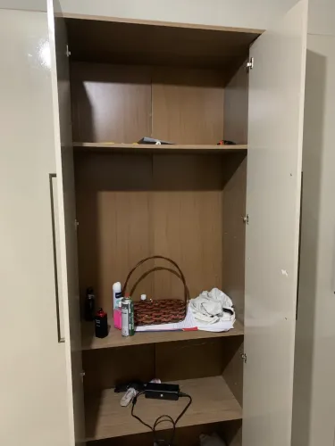 Guarda roupa semi novo
