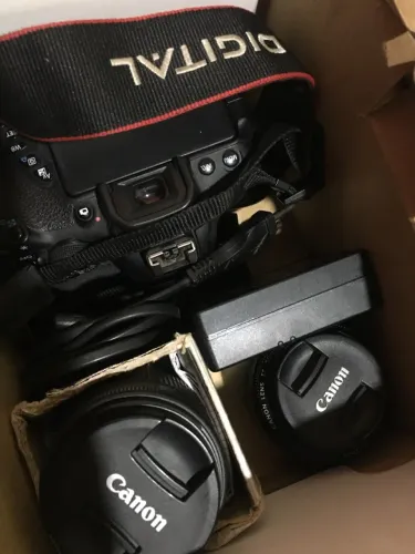 Câmera t5i cânon usada 