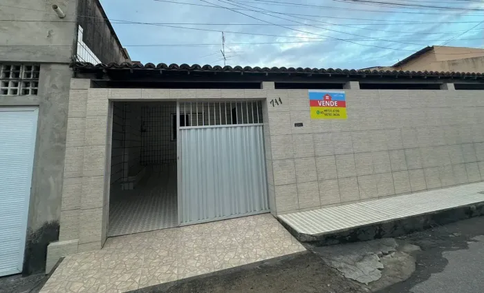 Imóvel para venda possui 220 metros quadrados com 3 quartos em Vila Velha - Fortaleza - CE