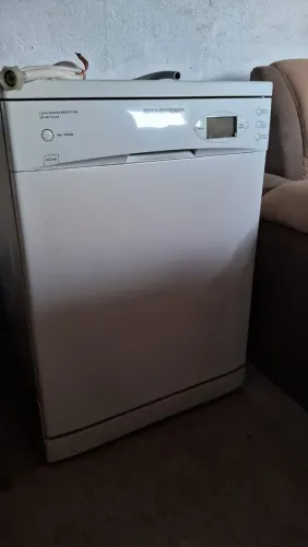Vendo lava louças 12 serviços funcionando perfeitamente.CURIOSOS NEM VENHAM FALAR FAÇAMFAV