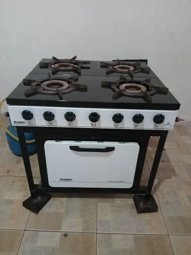 Fogao industrial de 4 bocas com forno