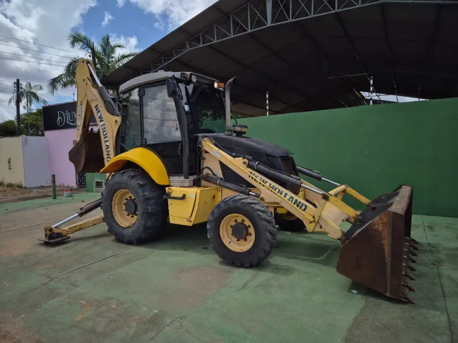 Retroescavadeira new holland b95b 2013