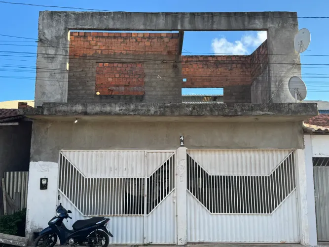 Casa à venda R$ 160 mil | Suíte, garagem e 1º andar em construção