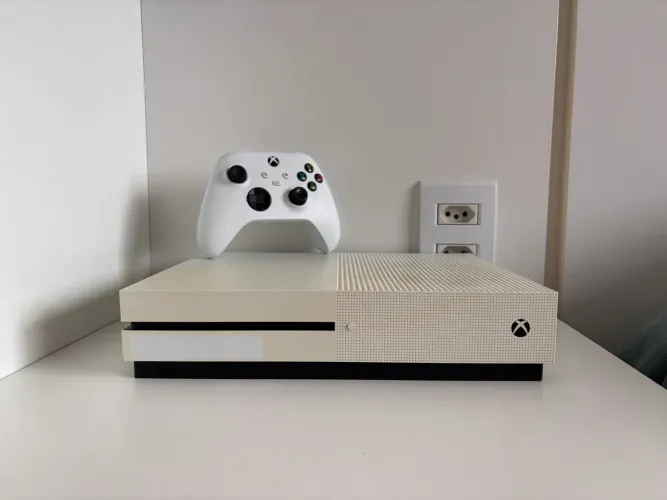 XBOX ONE S 500GB