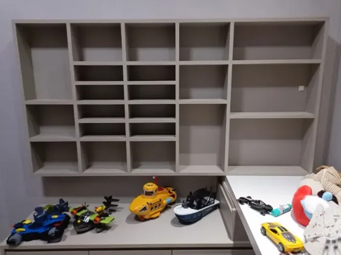 Prateleira / Estante para brinquedos e livros.