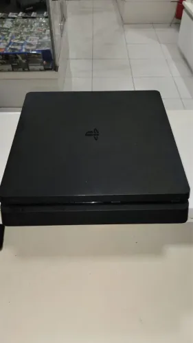 Ps4 slim 1Tb com 3 jogos e 2 controles