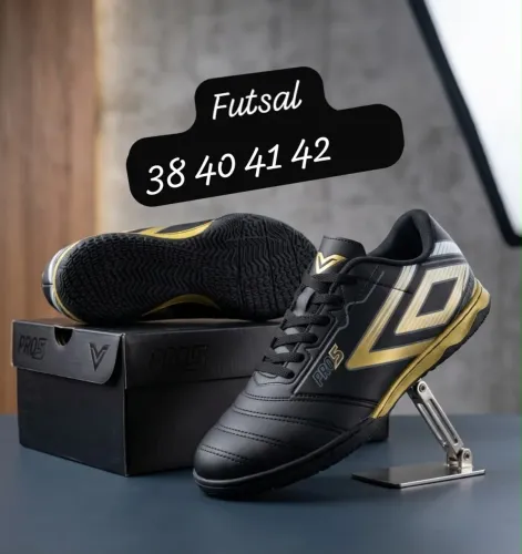 Sapato Futsal Colados e costurados