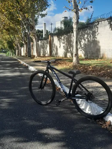 Absolute Nero 5 NEM 1 ANO DE USO, montada para grau