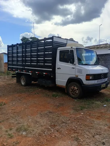 MERCEDES BENS 710 ano 2002 intercalado e turbinado. Freio a ar, pneus sem camara. 