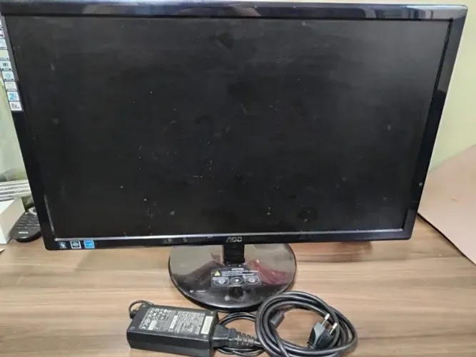 Monitor 23 polegadas com defeito