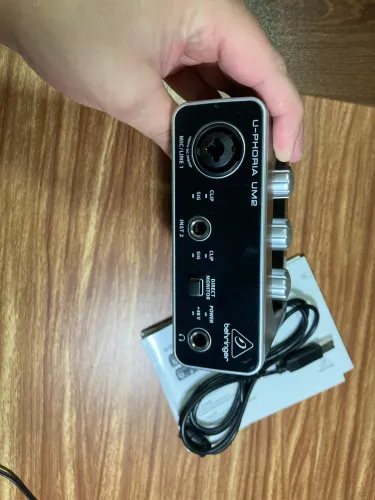 Interface Behringer UM2