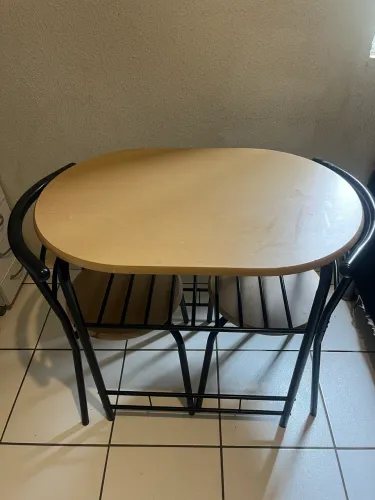 MESA OVAL COM DUAS CADEIRAS 