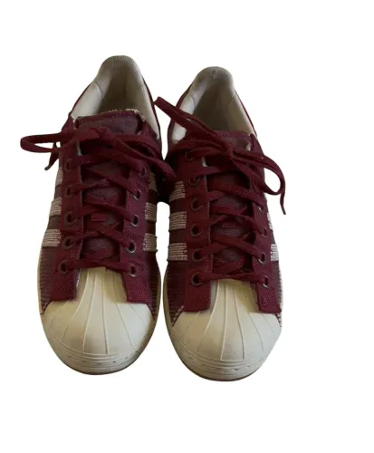 tênis Adidas Originals Superstar Parley na colorway Shadow Red,