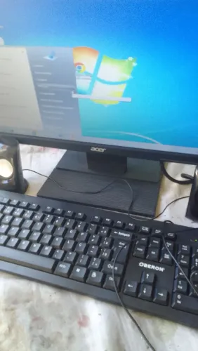 Computador completo para revisão, mas funcionando normalmente