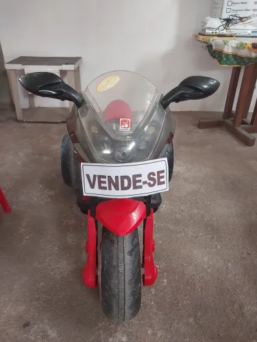 Moto elétrica infantil 