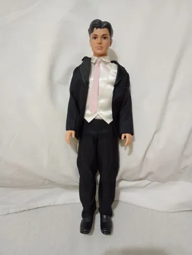 Boneco Ken Smoking/Barbie Cinderela 
