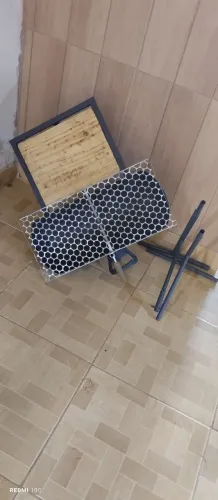 CHURRASQUEIRA COM MESA, PÉS DESMONTÁVEL 
