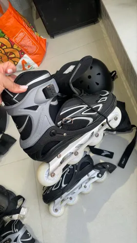 Patins In-Line Profissional / Esportivo + Kit de Proteção Completo (Capacete + Proteções)