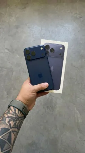iPhone 17 Pro Max 256GB Azul Seminovo de Vitrine