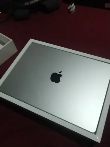 MacBook Pro M3 8 GB 512 gb ssd