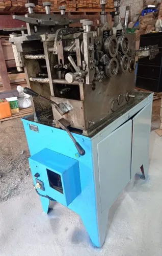 Máquina DR40 para fabricação de Molas