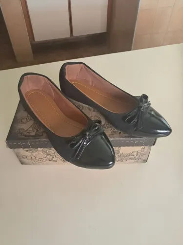 Dois sapatos social feminino novos , na caixa.