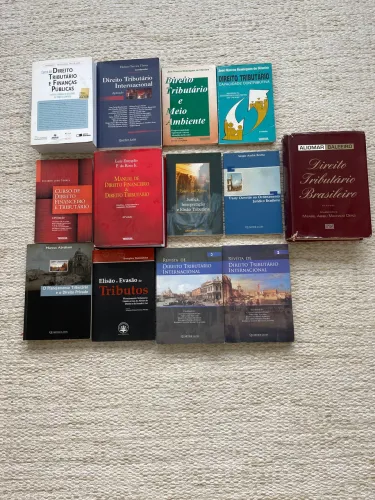 Vários livros de Direito Tributário
