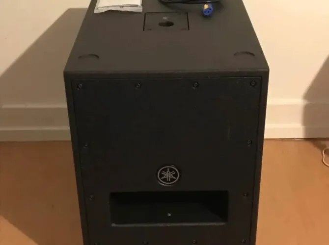 Yamaha DXS12 MKII - Subwoofer Ativo Profissional (Estado de Novo)