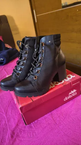 Bota Dakota nova