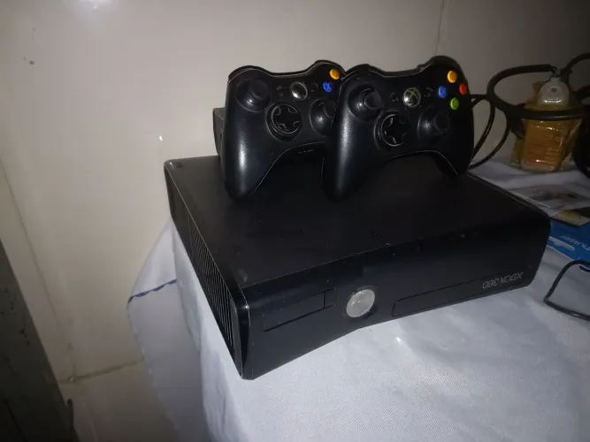 Xbox 360 super slim 