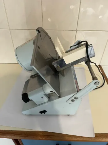 MÁQUINA DE CORTAR FRIOS ARBEL