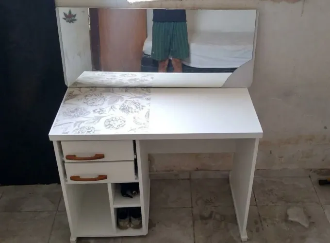Penteadeira de 2 gavetas com espelho