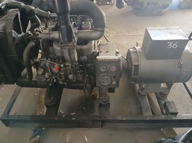 Motor a diesel MWM de 3 cilindros 45 cv 1800 rpm com gerador 36 kva Bambozzi usado 