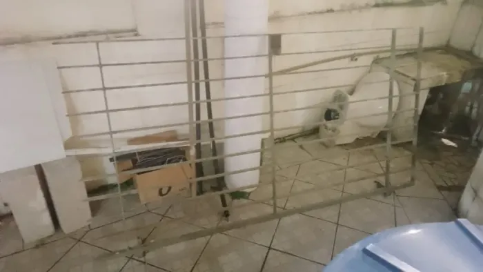 Portão de corredor ferro