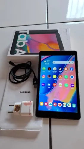 TABLET Na Caixa Samsung TAB A 8 polegadas chip 4G faz ligacao 32Gbs (Act cartao)