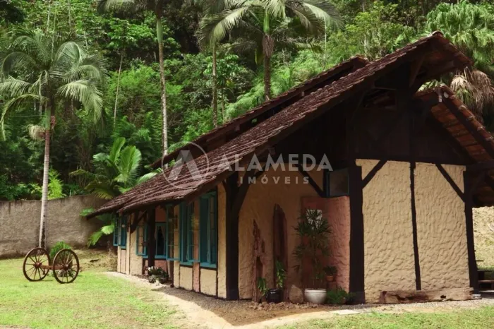 Excelente oportunidade de investimento ou moradia, com a tranquilidade do campo a menos de