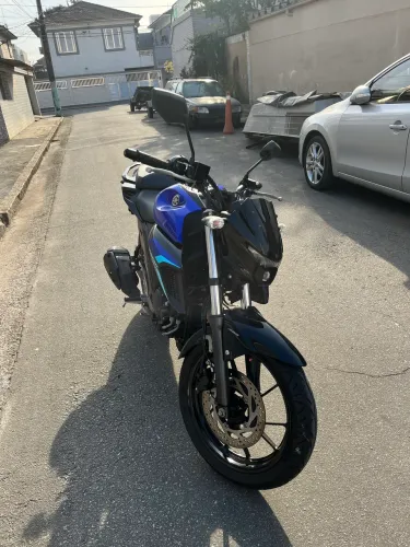 Vendo moto FZ25 2024