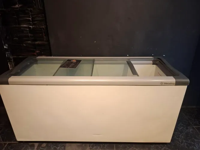 Freezer Horizontal Tampa Vidro NF55 Metalfrio