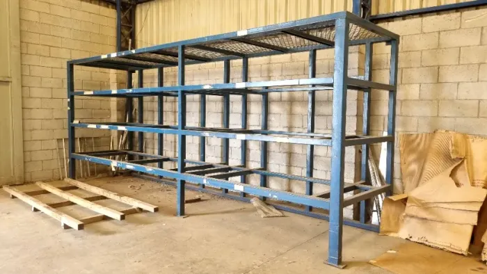 Estaleiro de material suporta até 10 ton de chapas, tubos ou outros materiais 