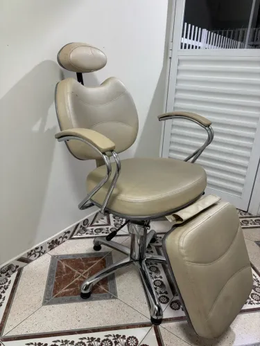 Cadeira Reclinável Profissional - Perfeito Estado