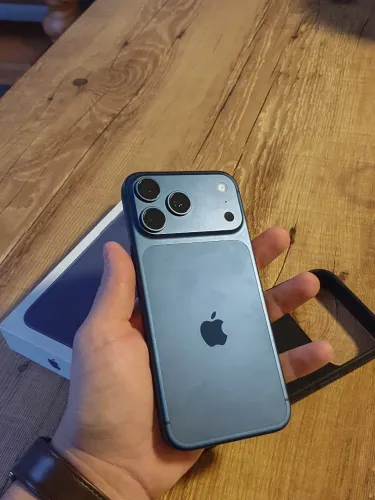 iPhone 17 Pro Max 256GB Azul - Impecável