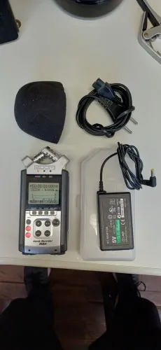 Gravador portátil Zoom H4n com acessórios