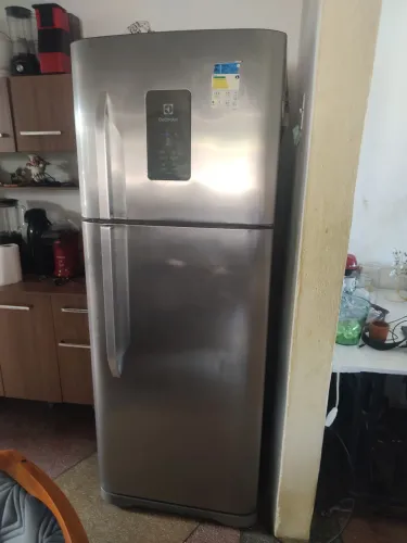 Vendo uma geladeira duplex