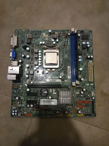 Placa mãe com um Pente de memória ram e processador Intel core i5 -3330