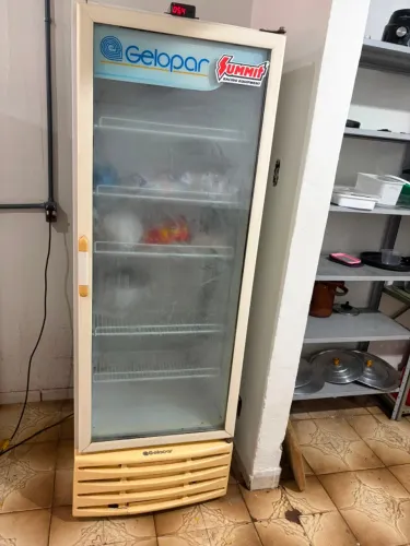 Freezer Expositor Bebidas - GELOPAR - Entrego na VG