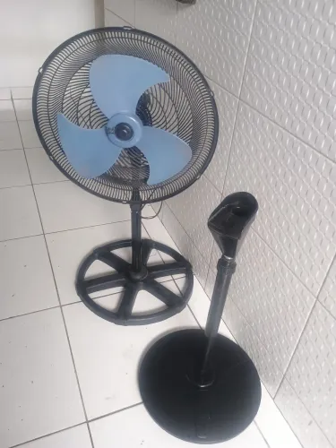 Ventilador de pé e base pra retirada de peças