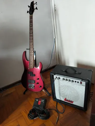 Contra Baixo Geannini 4 cordas caixa amplificadora Leacs BX 40 e pedaleira zoom510.